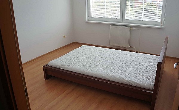 Veľký 2-izbový, zariadený byt na prenájom vo Vrakuni